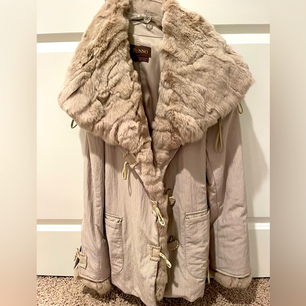 Coat w removal fur